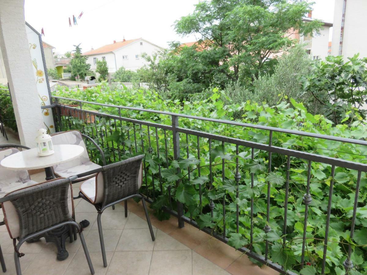 Apartments Casper Novi Vinodolski Exterior photo